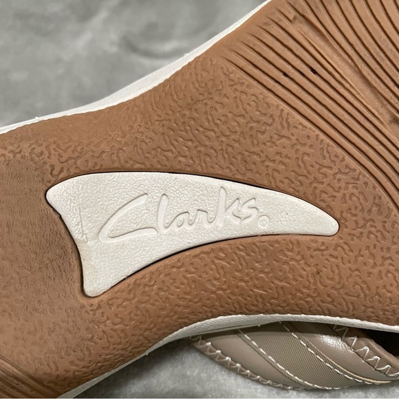 Cloudsteppers by Clark Adjustable Velcro Flipflop Sandals Women's Size 9 - Picture 8 of 9